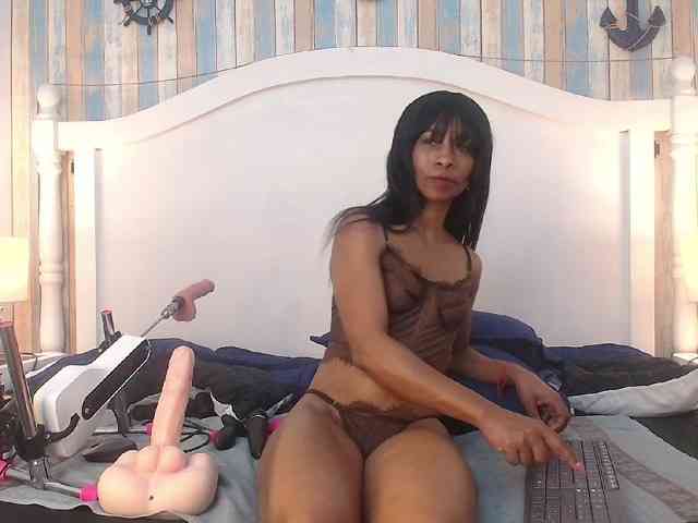 AlikaAdul webcam