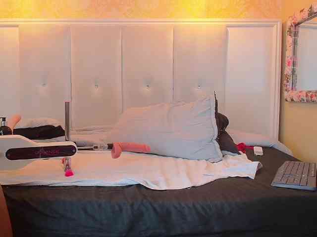 AlikaAdul webcam