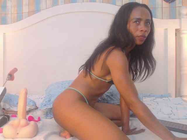 AlikaAdul webcam