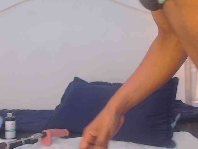 AlikaAdul webcam