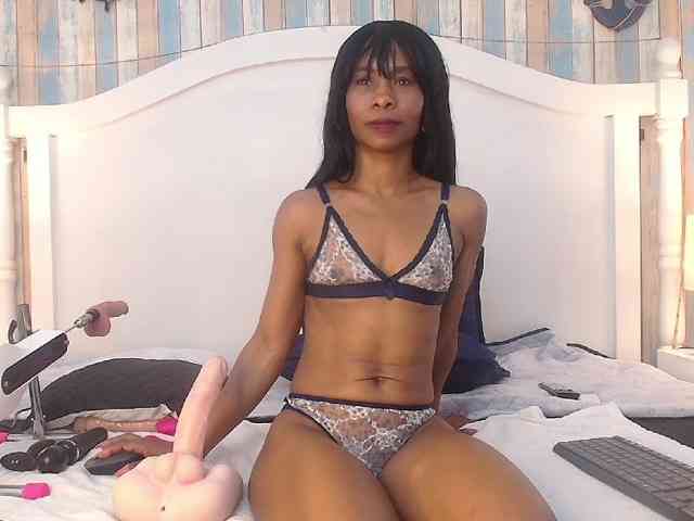 Modelo: AlikaAdul