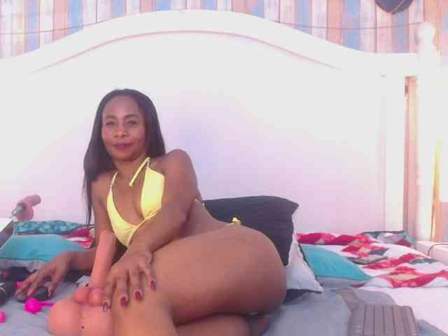 Modelo: AlikaAdul