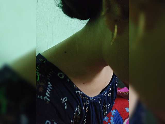 YourAadhya live cam on BongaCams