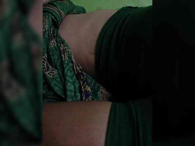 AadhyaLove webcam