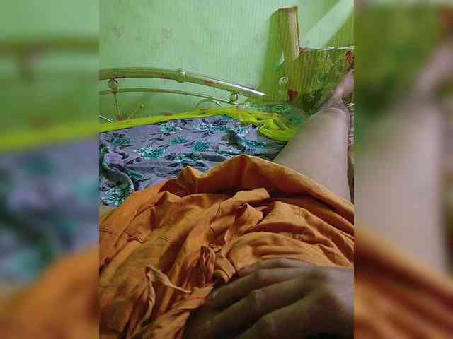 AadhyaLove webcam
