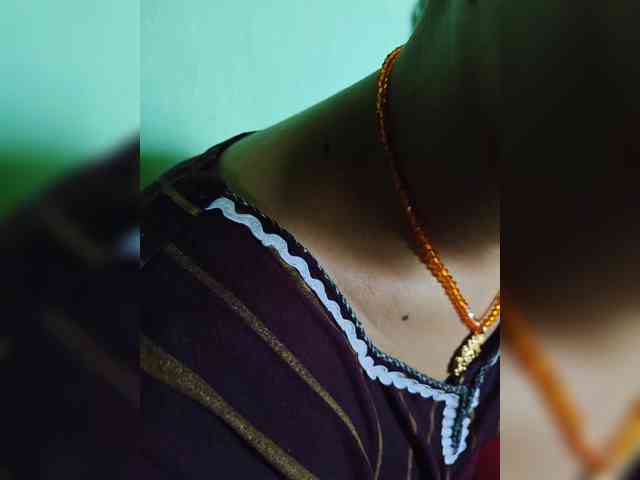 AadhyaLove webcam