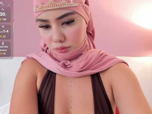 le modèle Saandy est en webcam porno dans un show sur le site bongacams, il possède les tags suivants: Arab,Brunette,Shaved