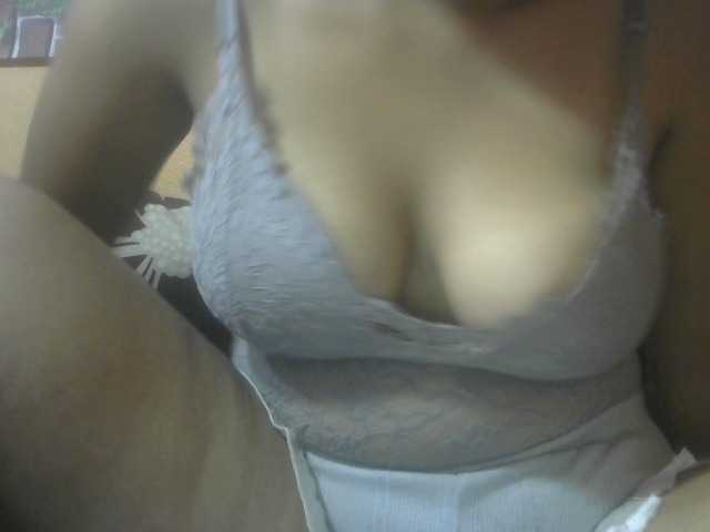 Chocolat96 live cam on BongaCams