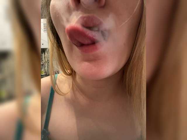 KiraBerht webcam