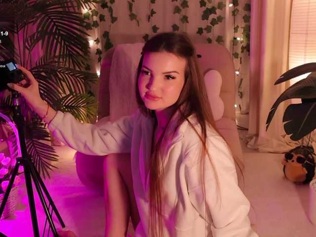 le modèle ShurshAnya est en webcam porno dans un show sur le site bongacams, il possède les tags suivants: White/Caucasian,Brunette,Shaved