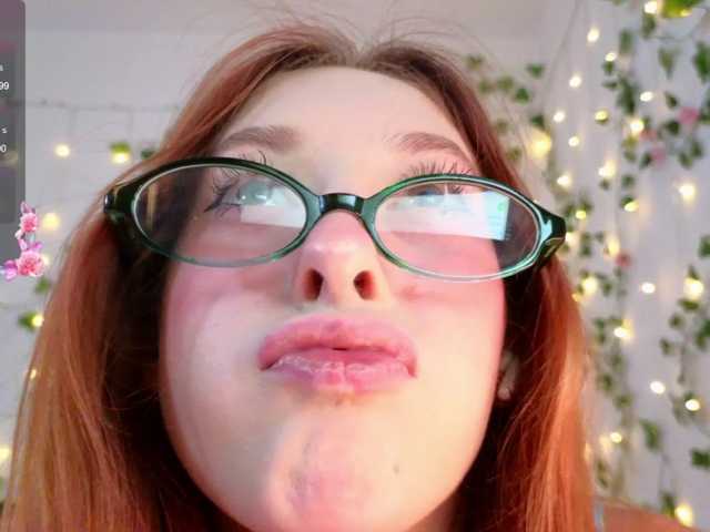 Candy-Floss live cam on BongaCams