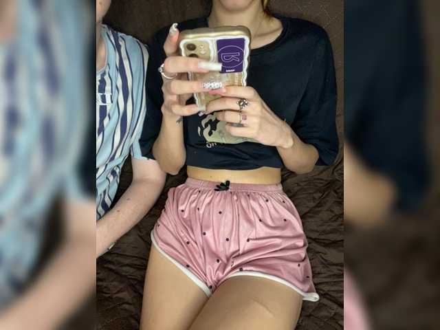 LinaTwins live cam on BongaCams