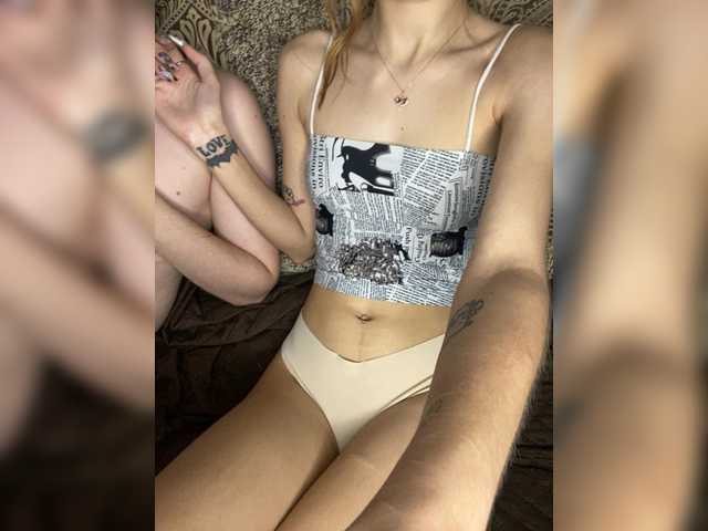 LinaTwins live cam on BongaCams