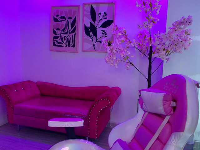 Ahilin-luther live cam on BongaCams