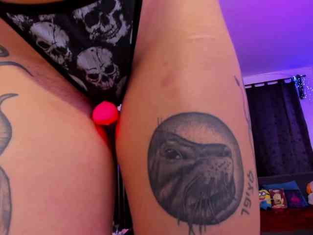 CleoMoonnude webcam