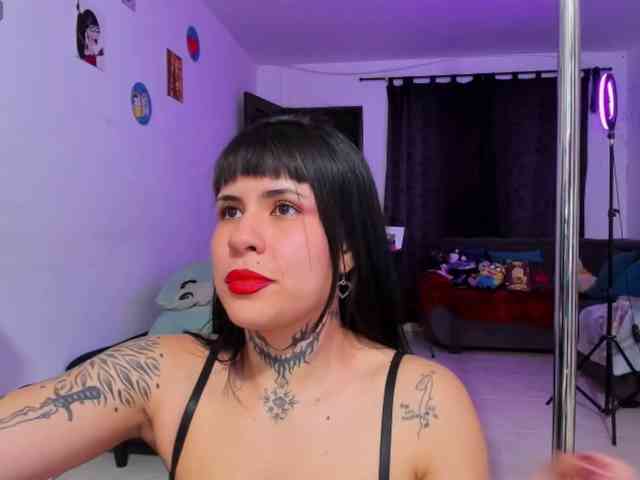 CleoMoonnude webcam