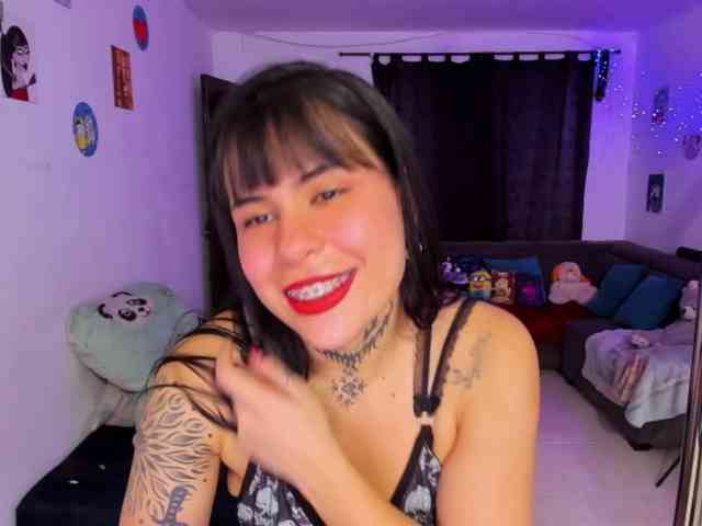 CleoMoonnude webcam