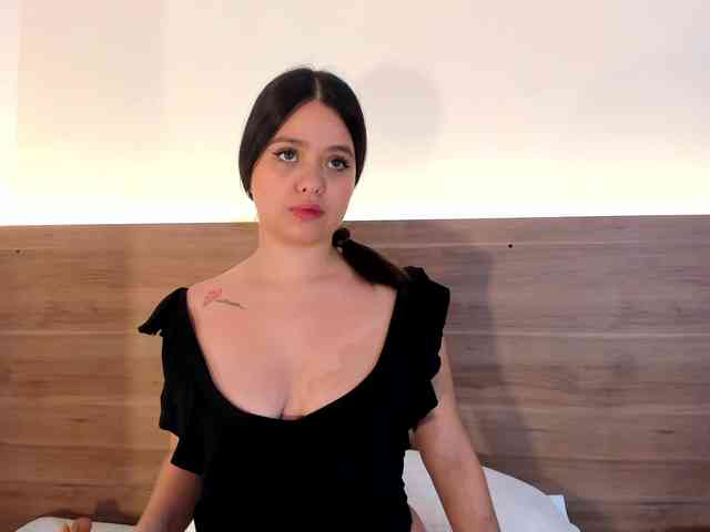 thamiina Live Webcam on BongaCams