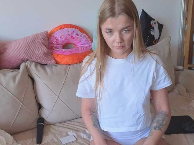 CarrieBradshaww live cam preview