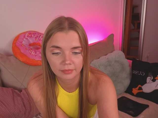 CarrieBradshaww live cam preview