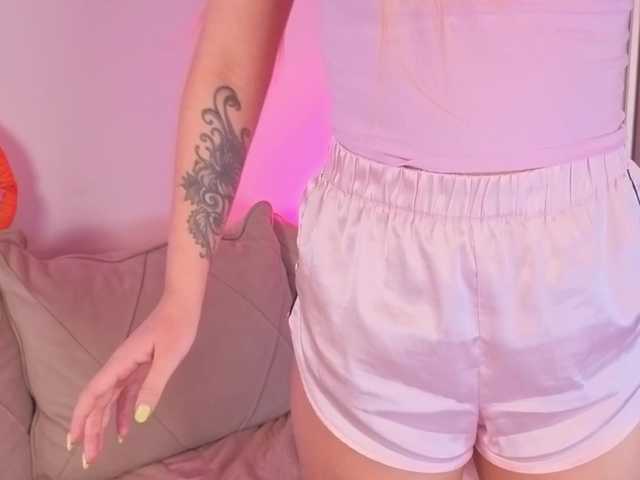 CarrieBradshaww live cam preview