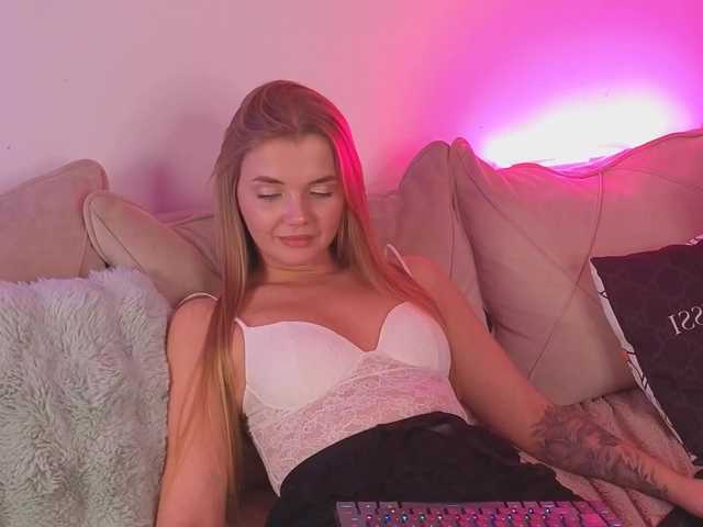 Trusty-dottie live cam on BongaCams