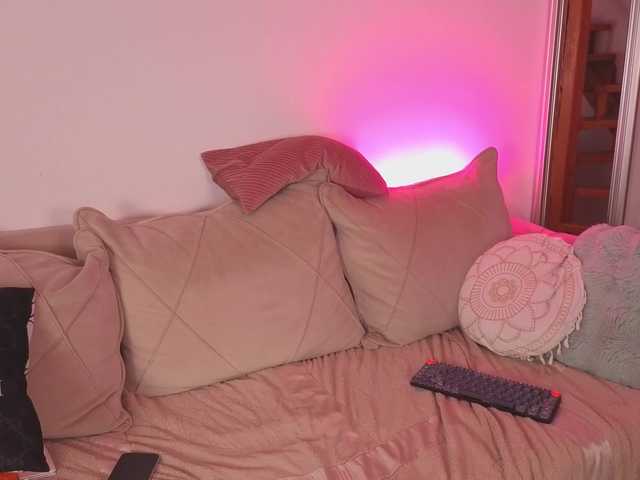 CarrieBradshaww live cam preview