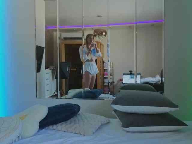 CarrieBradshaww webcam