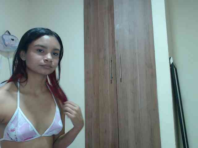 liz7skinny webcam