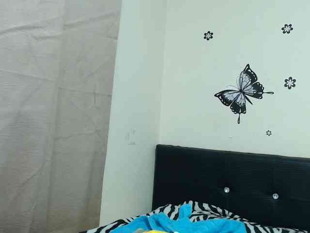 liz7skinny webcam