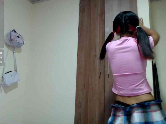 liz7skinny webcam
