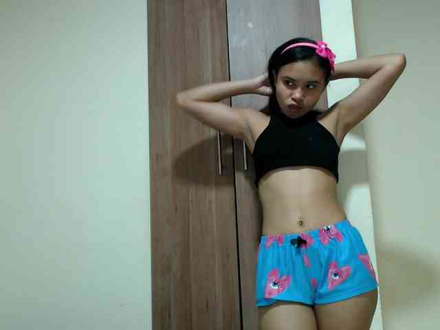 liz7skinny webcam