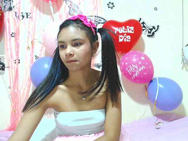 liz7skinny webcam