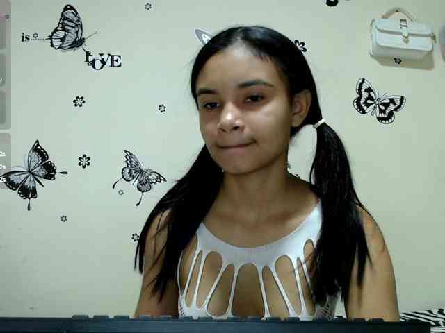 Model: liz7skinny