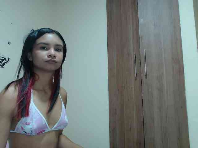 liz7skinny webcam