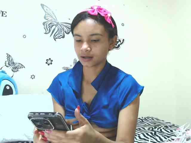 liz7skinny webcam