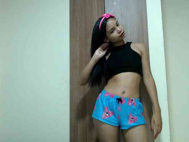 liz7skinny webcam
