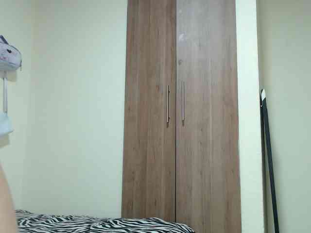 liz7skinny webcam