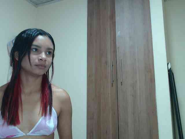 liz7skinny webcam
