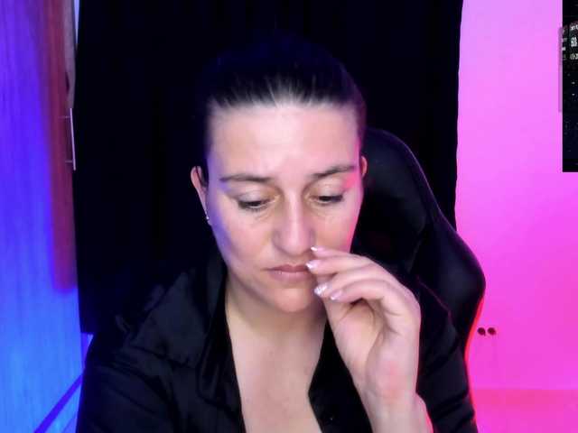Saskyaajohnson live cam on BongaCams