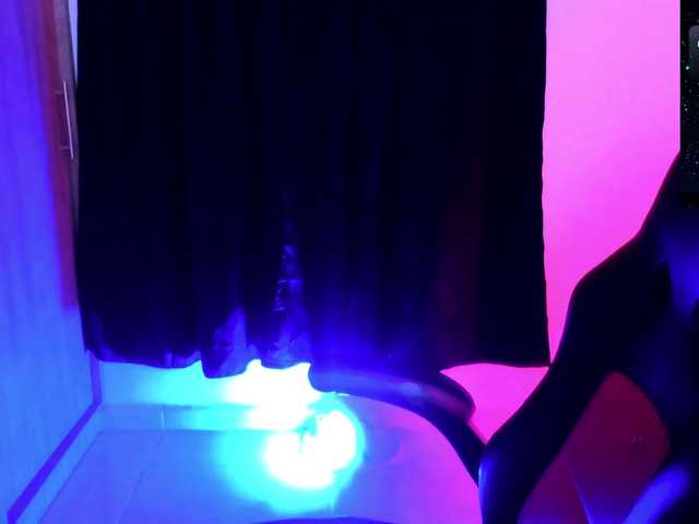 Saskyaajohnson live cam on BongaCams