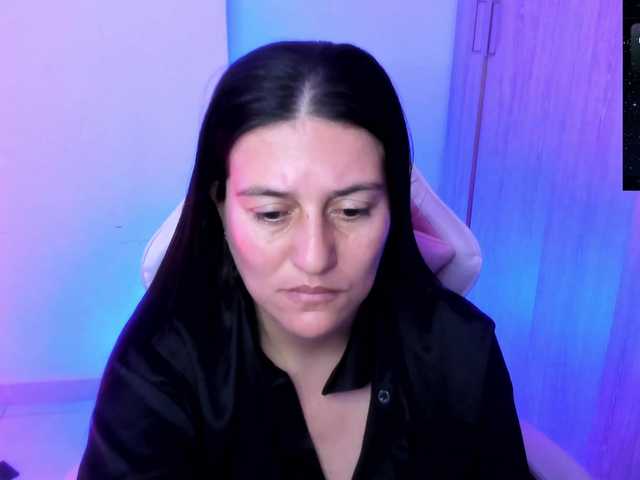 Saskyaajohnson live cam on BongaCams