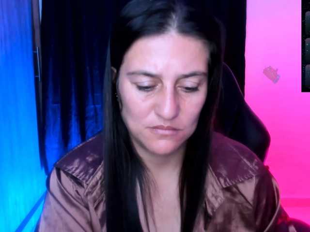 Saskyaajohnson live cam on BongaCams