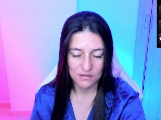 Saskyaajohnson live cam on BongaCams