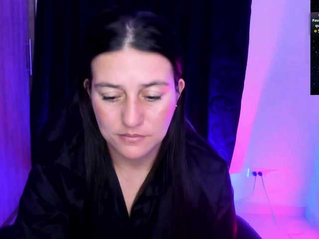 le modèle Saskyaajohnson est en webcam porno dans un show sur le site bongacams, il possède les tags suivants: Latino/Hispanic,Brunette,Trimmed