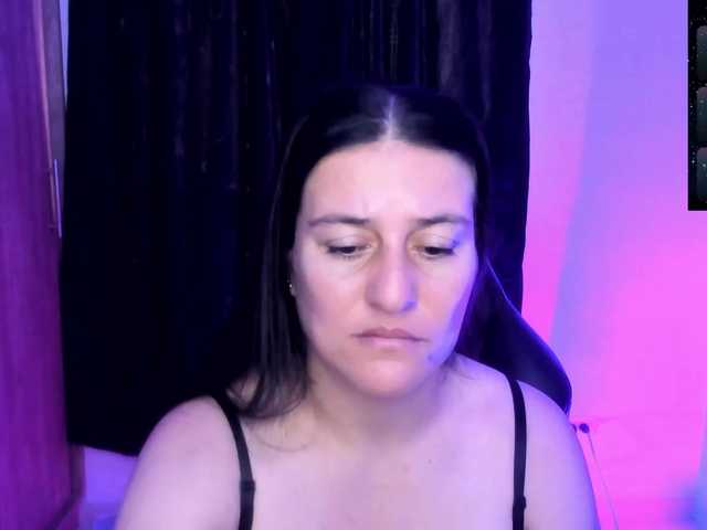 Saskyaajohnson live cam on BongaCams