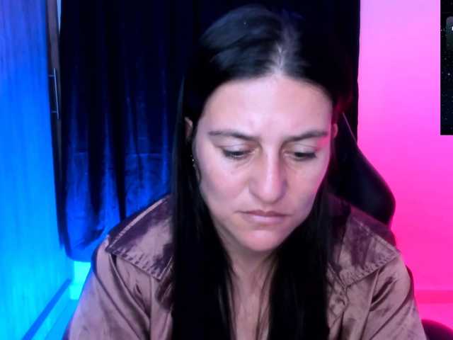 Saskyaajohnson live cam on BongaCams