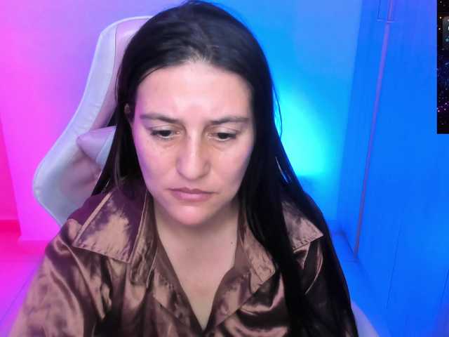 le modèle Saskyaajohnson est en webcam porno dans un show sur le site bongacams, il possède les tags suivants: Latino/Hispanic,Brunette,Trimmed