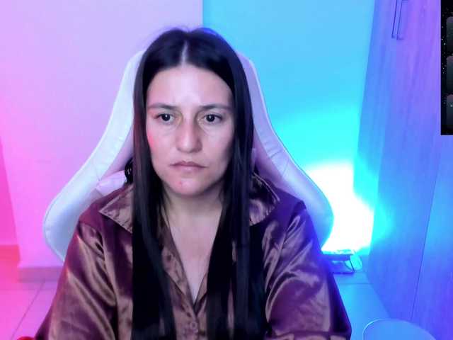 Saskyaajohnson live cam on BongaCams
