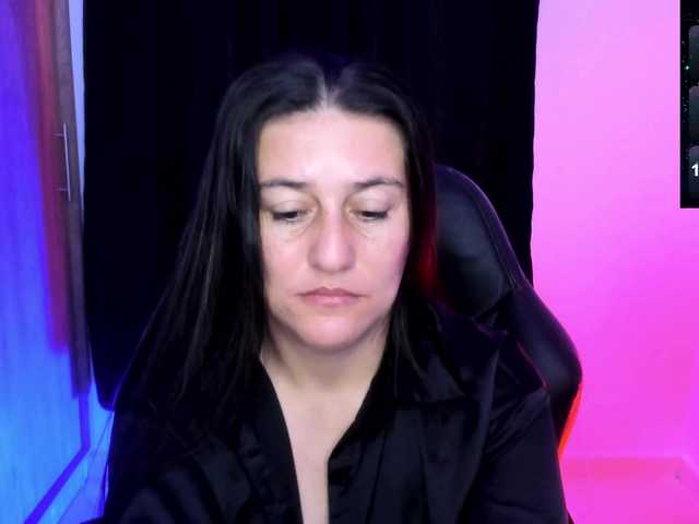 Saskyaajohnson live cam preview